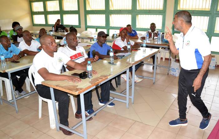 Visita do Presidente da FMF reforça diálogo, aproximação e apoio ao futebol da Província de Maputo